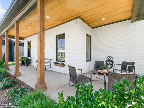 5th image of 1301 Camelot Ave