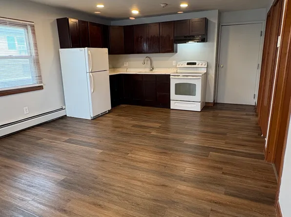 8 Fenner St #4, Cranston, RI 02910