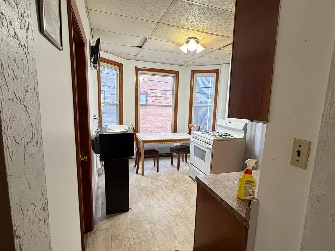 3 bed, 1000 sqft, $800 — Photo 4