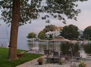703 Sunset Beach Rd, Suamico, WI 54173