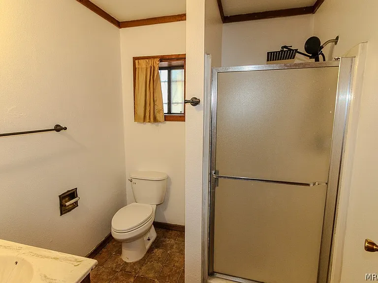 376 Santa Barbara Ave — Photo 20