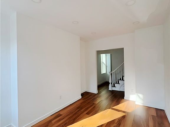 3rd image of 1116 Arch St