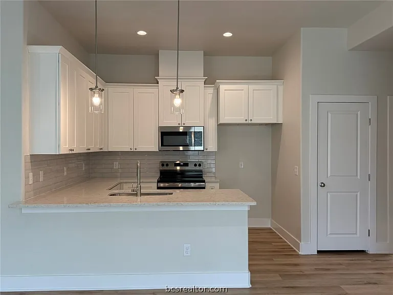 4107 Laura Ln — Photo 3