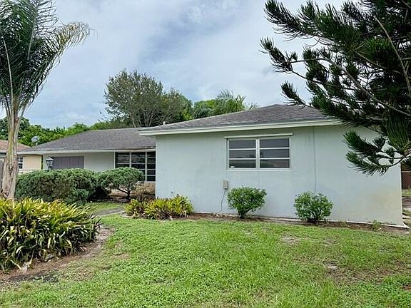 2nd image of 2400 Bimini Drive