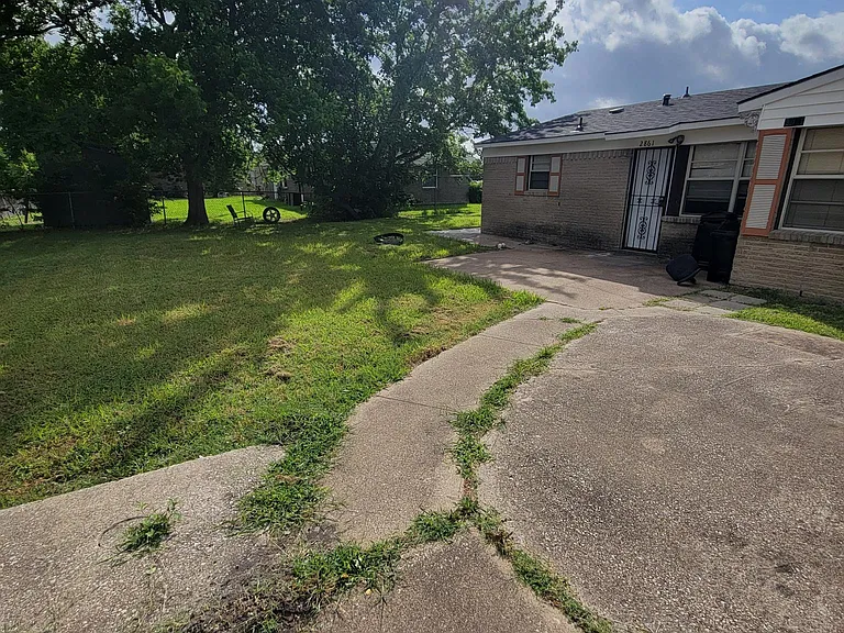 2861 Maple Dr — Photo 15