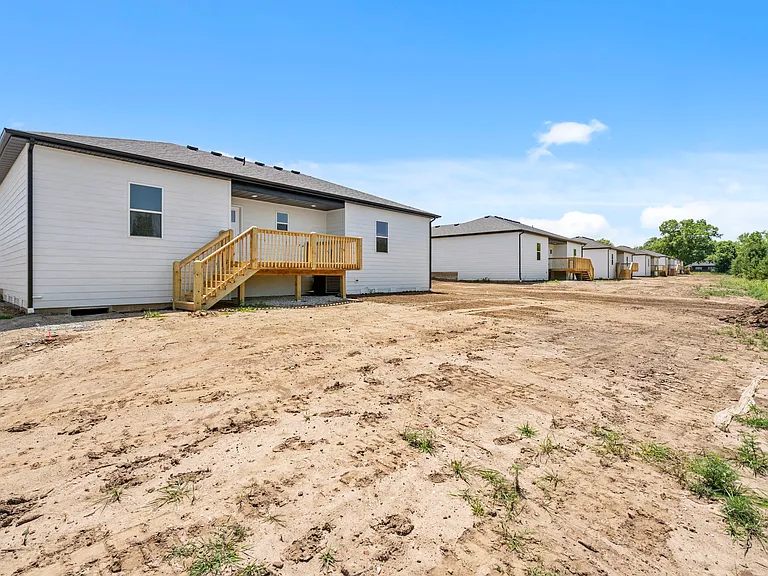740 E Vivian Street — Photo 35