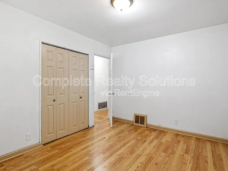 125 Perthshire Rd — Photo 10