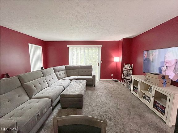 5th image of 63 Canter Ln