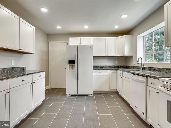 2nd image of 3303 Winnett Rd #1