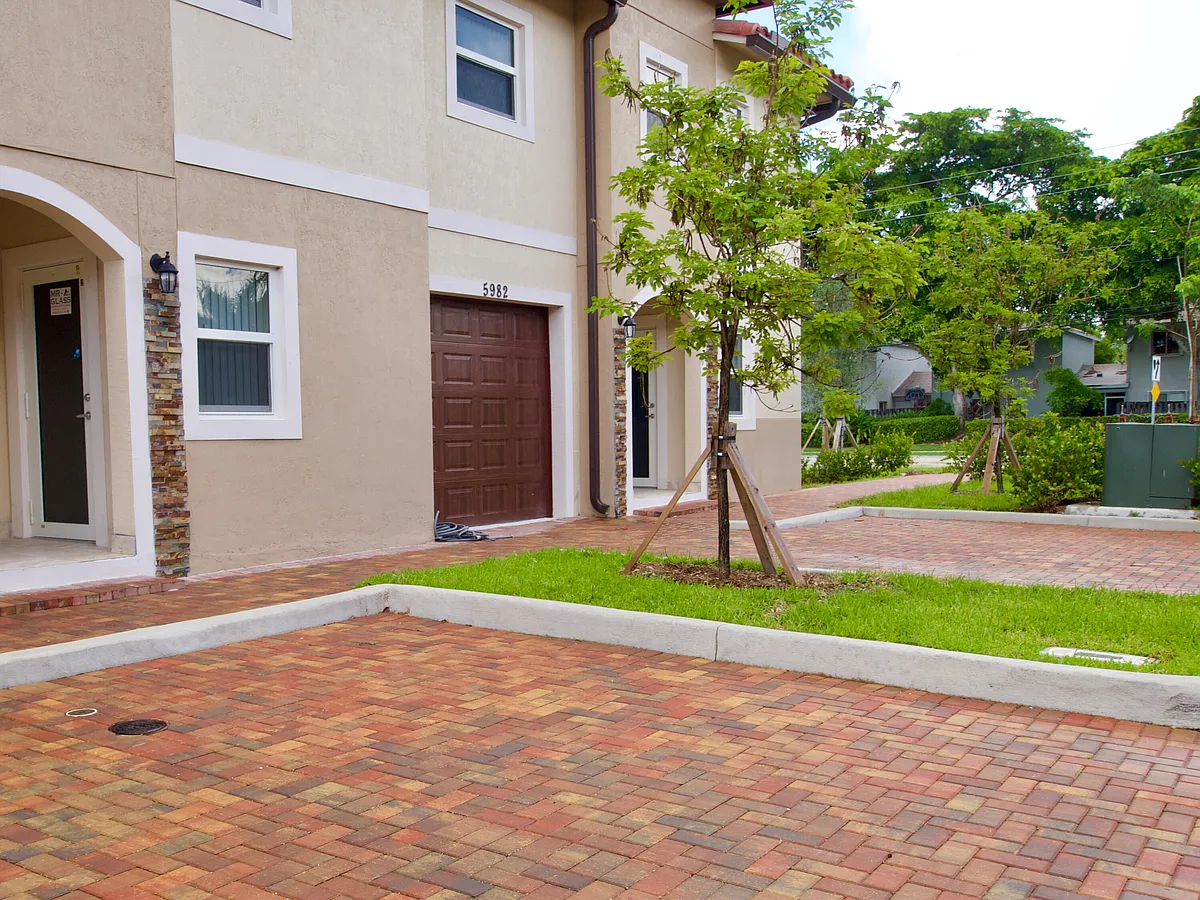 Building Photo - 5982 NW 94th Ave