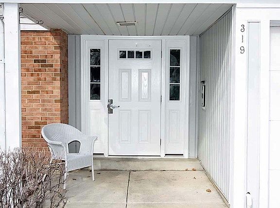 2nd image of 319 Woodbury Ct APT C2