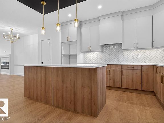 4th image of 55 Rosa Cres