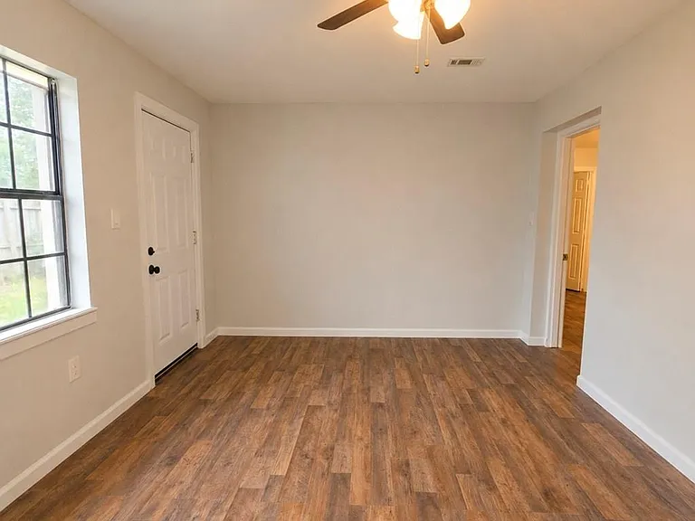 14 Laura Ln — Photo 9