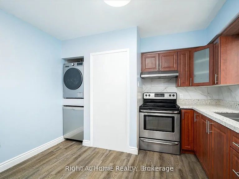 322 Jasper Ave — Photo 8