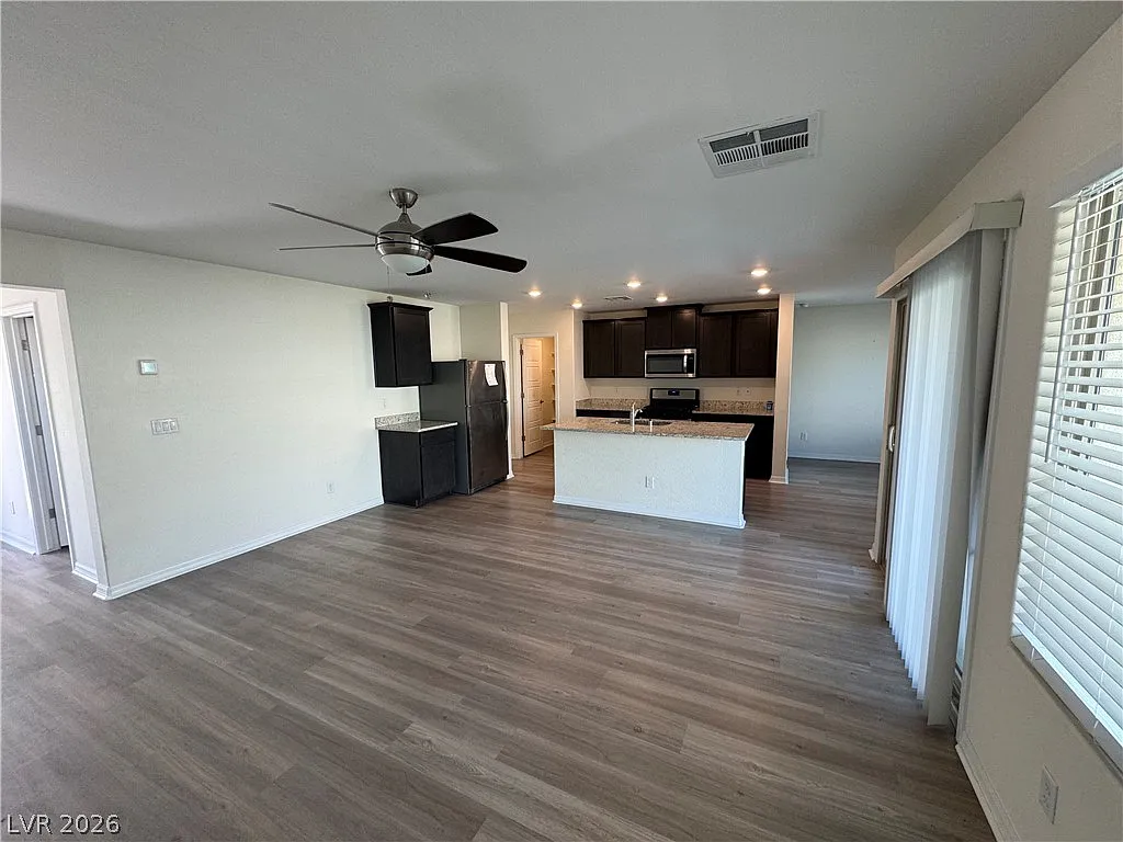 3 bed, 2.5 bath, 1750 sqft, $2,050 — Photo 3