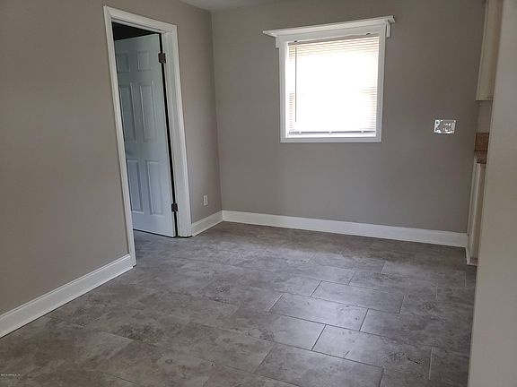 5th image of 399 Bonnlyn Dr