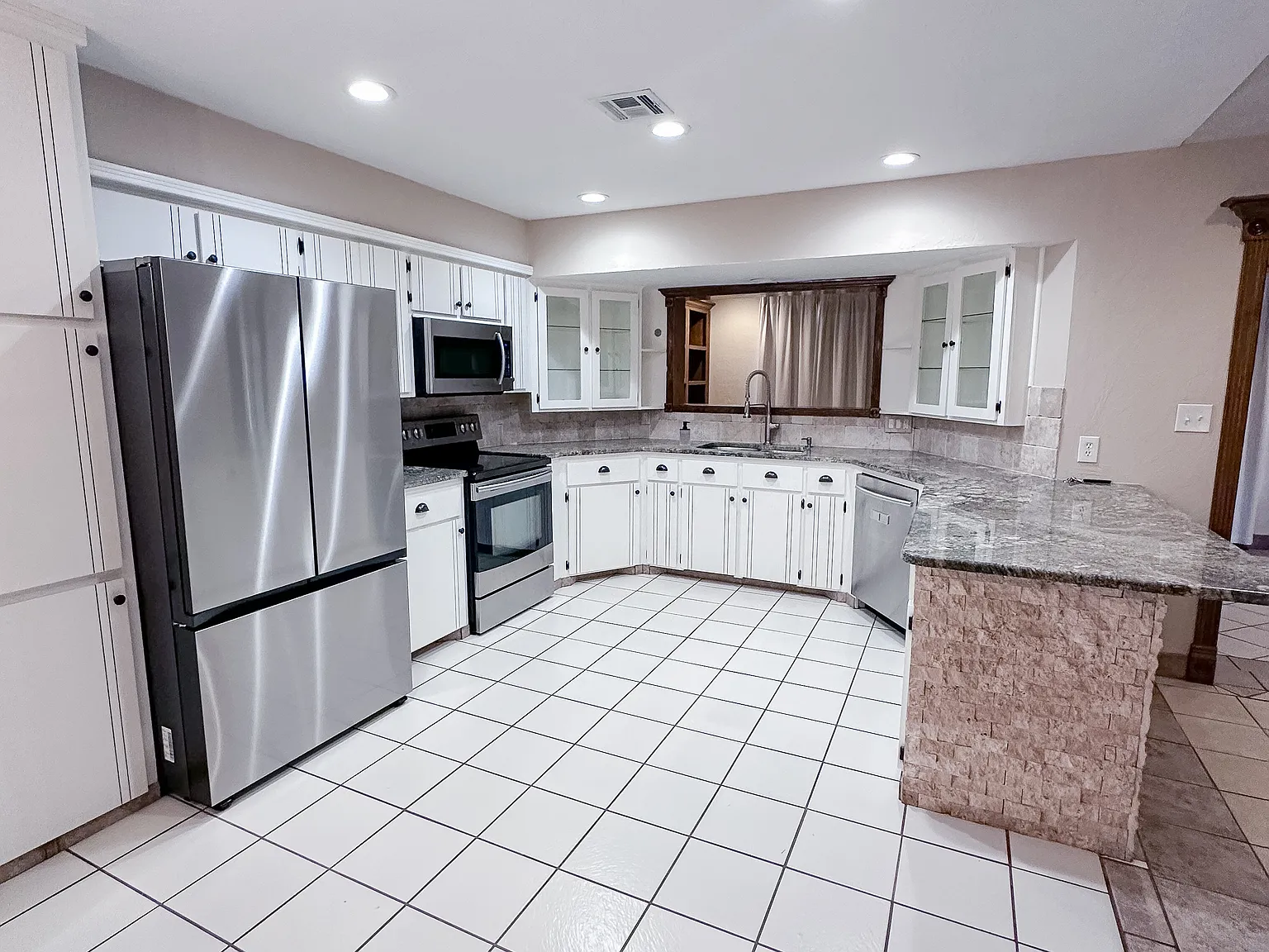 3 bed, 1600 sqft, $1,750 — Photo 4