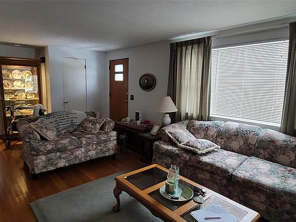 2nd image of 3022 Yale St