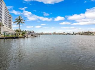 9103 Vanderbilt Dr #2-307, Naples, FL 34108