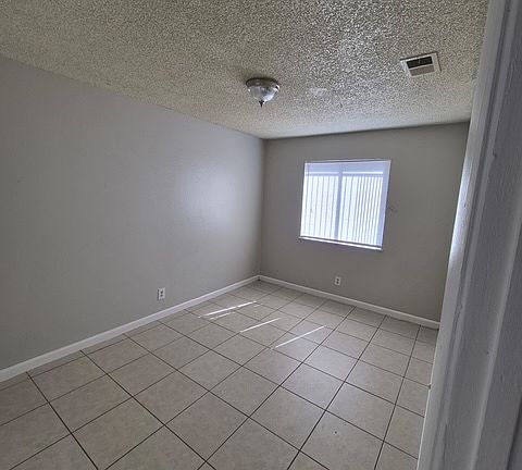 4th image of 2293 Exeter Dr APT B
