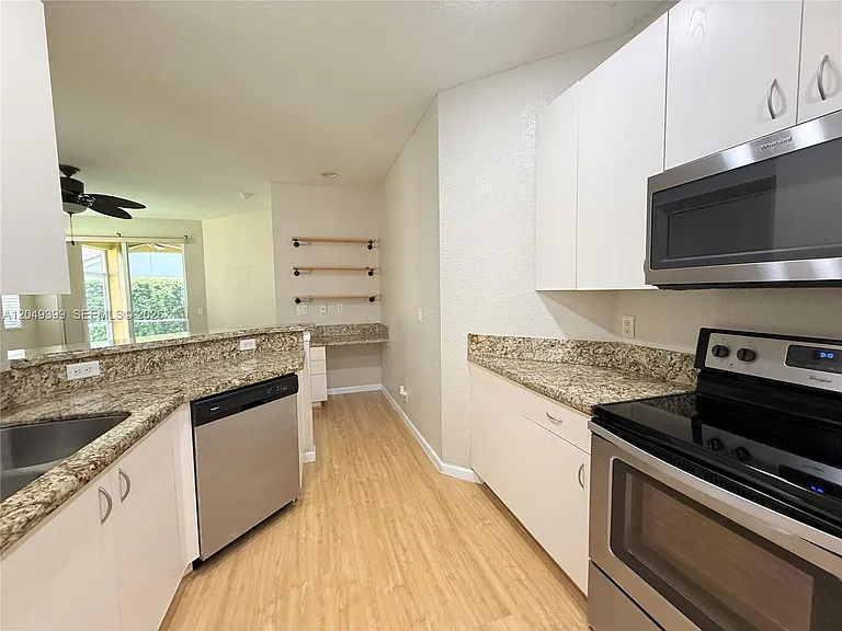 899 Phoenix Way — Photo 10
