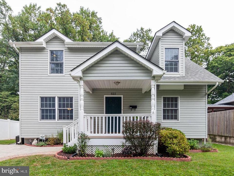 Welcome home to 522 Calvin Lane