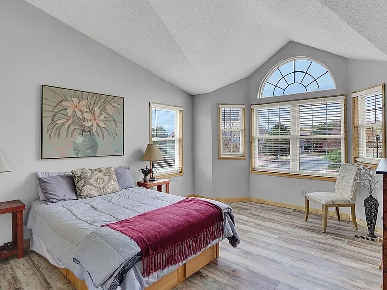 7655 Hickorywood Dr — Photo 10