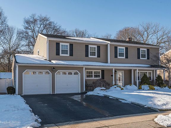 2nd image of 10 Canterbury Ct