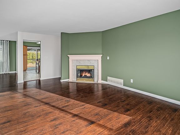 5th image of 15663 107a Ave