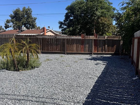 2nd image of 3874 E Ashlan Ave