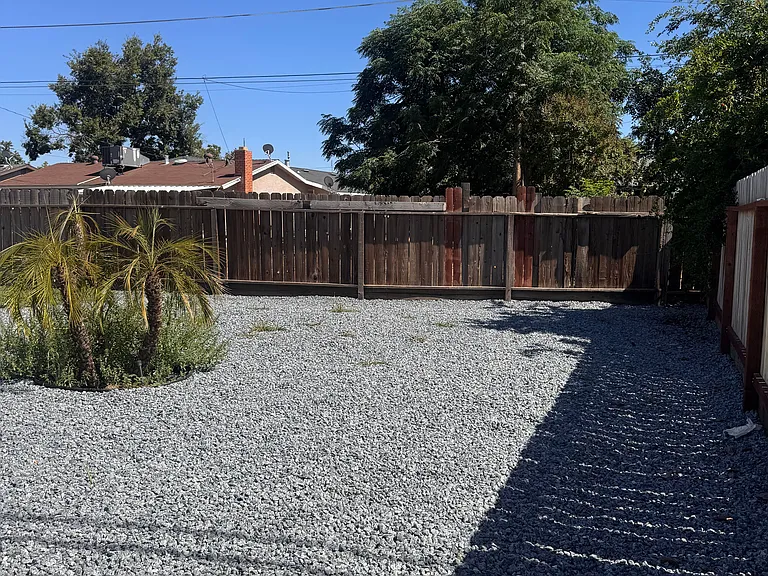 3874 E Ashlan Ave — Photo 2