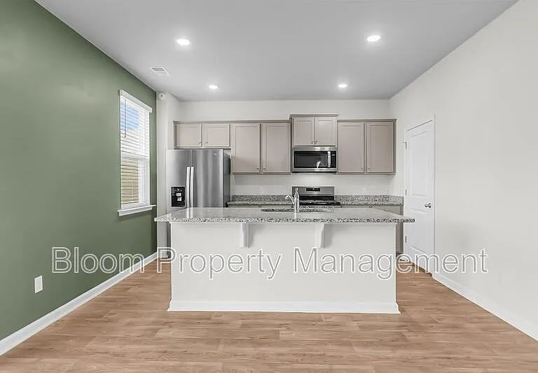 502 Lake Ridge Blvd — Photo 8