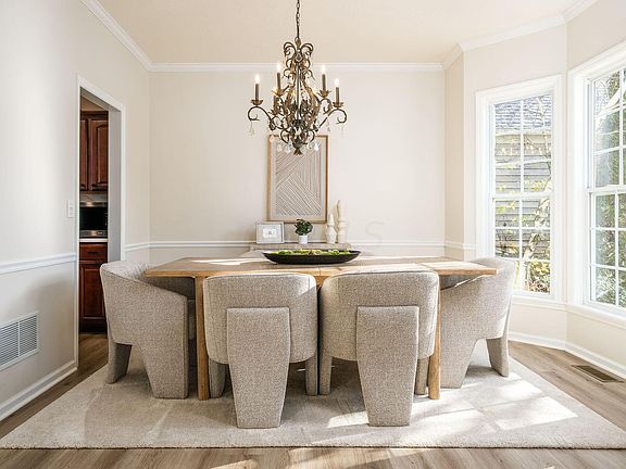 4th image of 9778 Oxford Cir