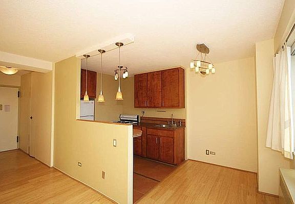 3rd image of 100 W 93rd St APT 26E