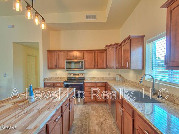 5th image of 310 W 27th St
