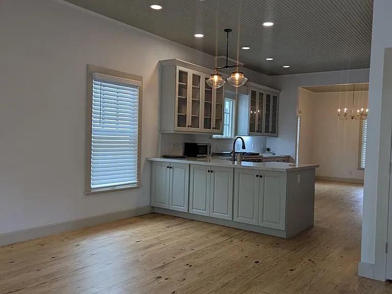720 NW 3rd St — Photo 10