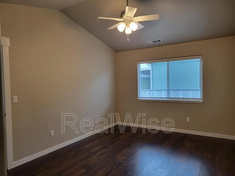 124 SW Jenn Way — Photo 9