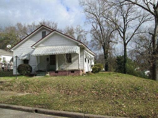 1st image of 907 Hillcrest St
