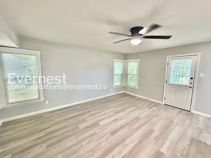 4328 Waits Ave — Photo 8