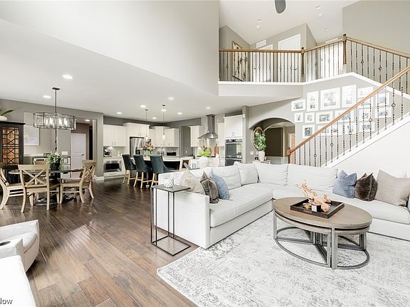 3rd image of 10221 Woodlands Dr