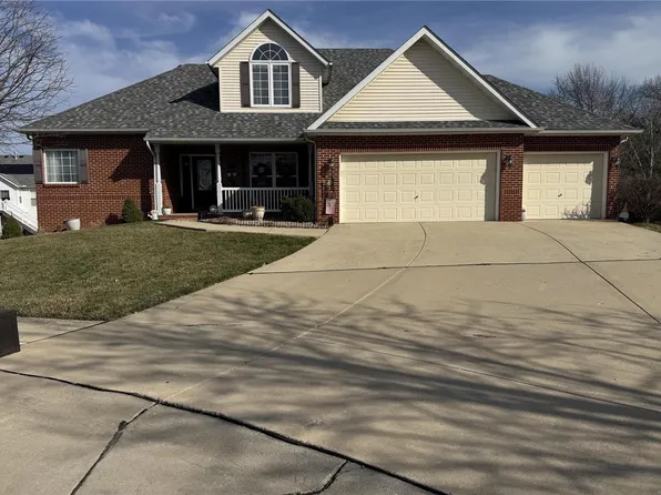 2739 Geneva Lake Dr, Shiloh, IL 62221