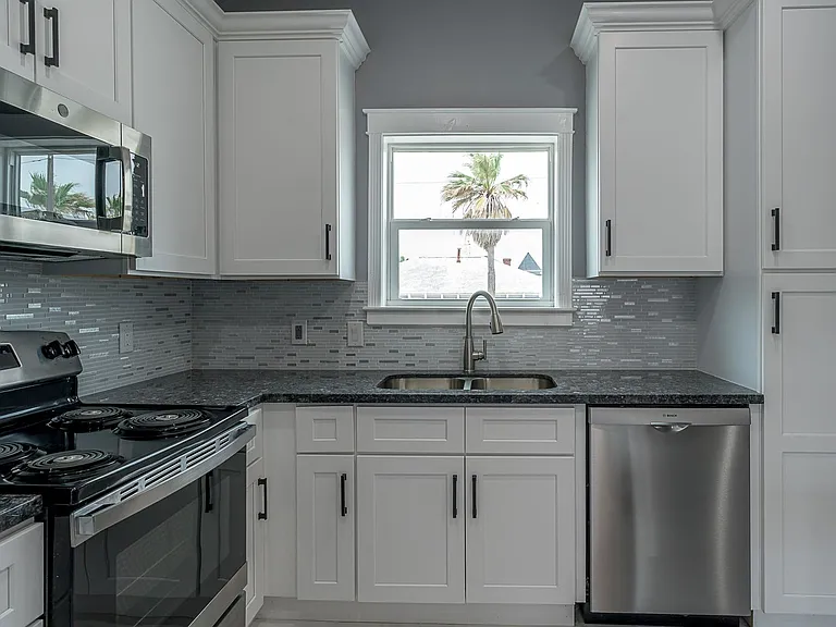 1801 Rosenberg — Photo 14