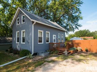 310 S 8th St, Le Claire, IA 52753