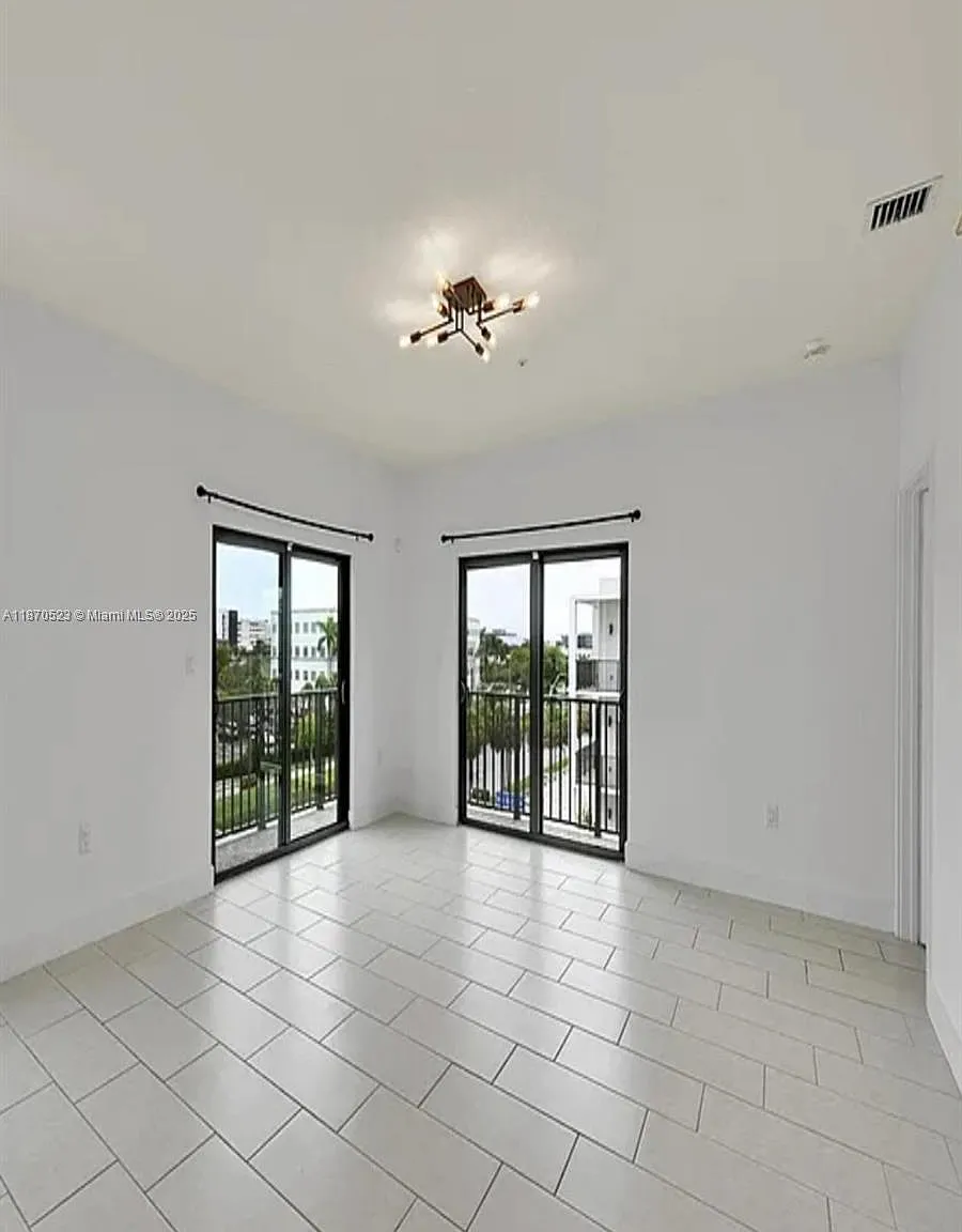 2 bed, 2.5 bath, 1124 sqft, $3,150 — Photo 4