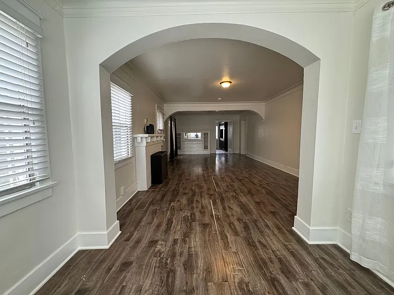 1855 S Redondo Blvd — Photo 9