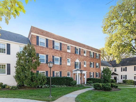 3rd image of 1303 S Walter Reed Dr APT 201