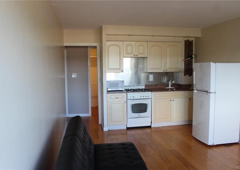 2nd image of 1523 Central Park Ave