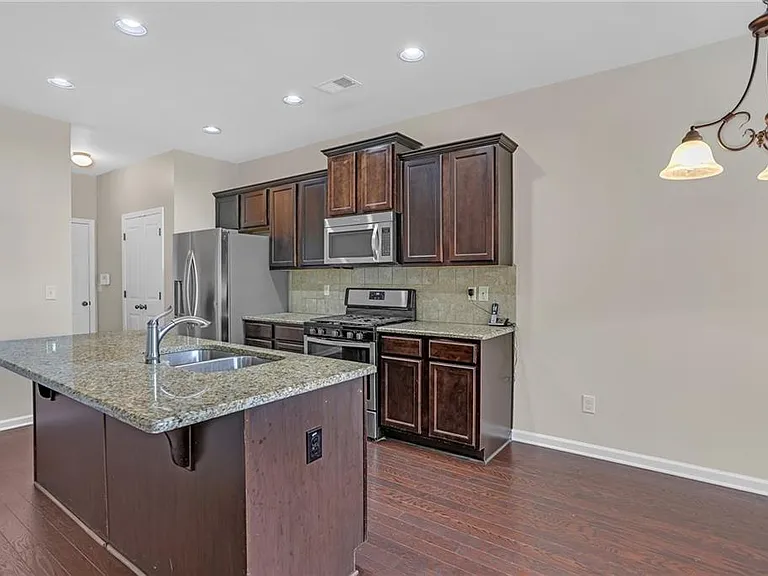 568 Garden View Ct — Photo 2