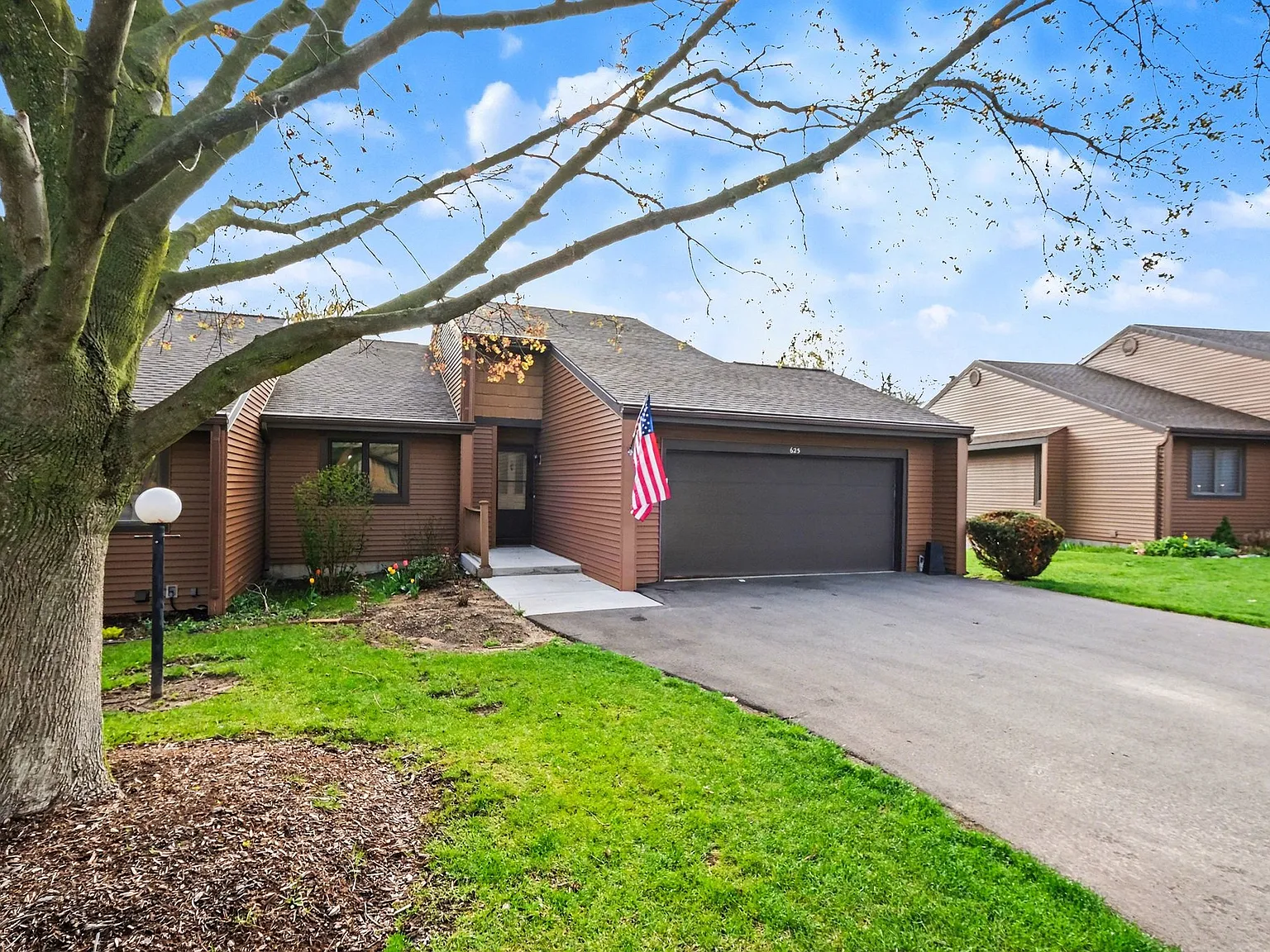 3 bed, 2025 sqft, $2,397 — Photo 3