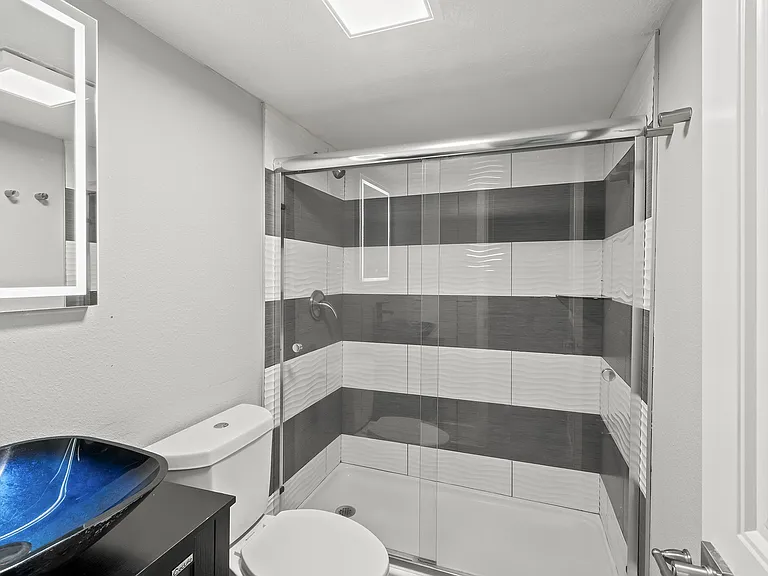 Mandarin Bay Bathroom